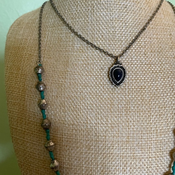 Elegant Turquoise and Silver Necklace - Picture 3 of 6